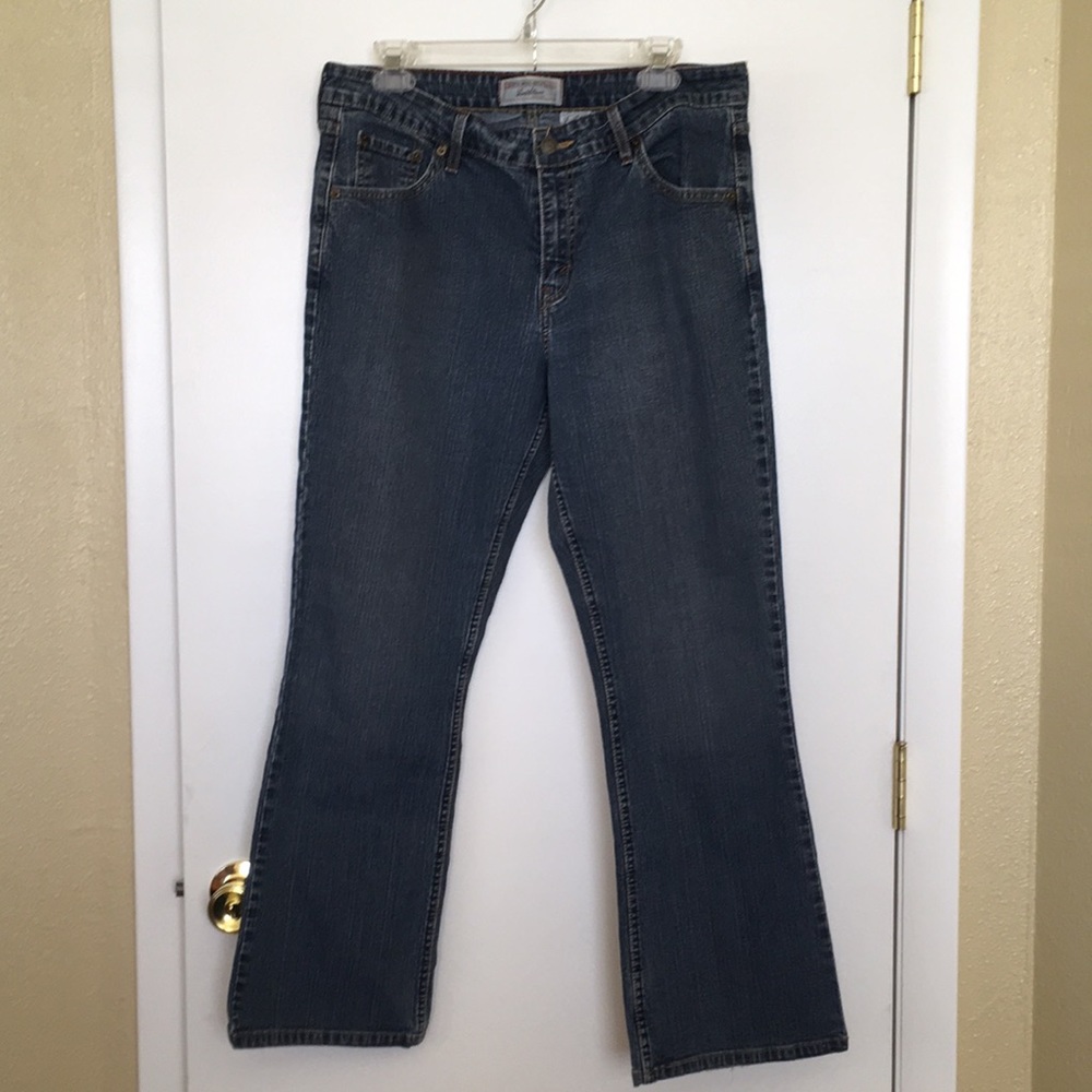 Bootcut Levi’s size 12 short